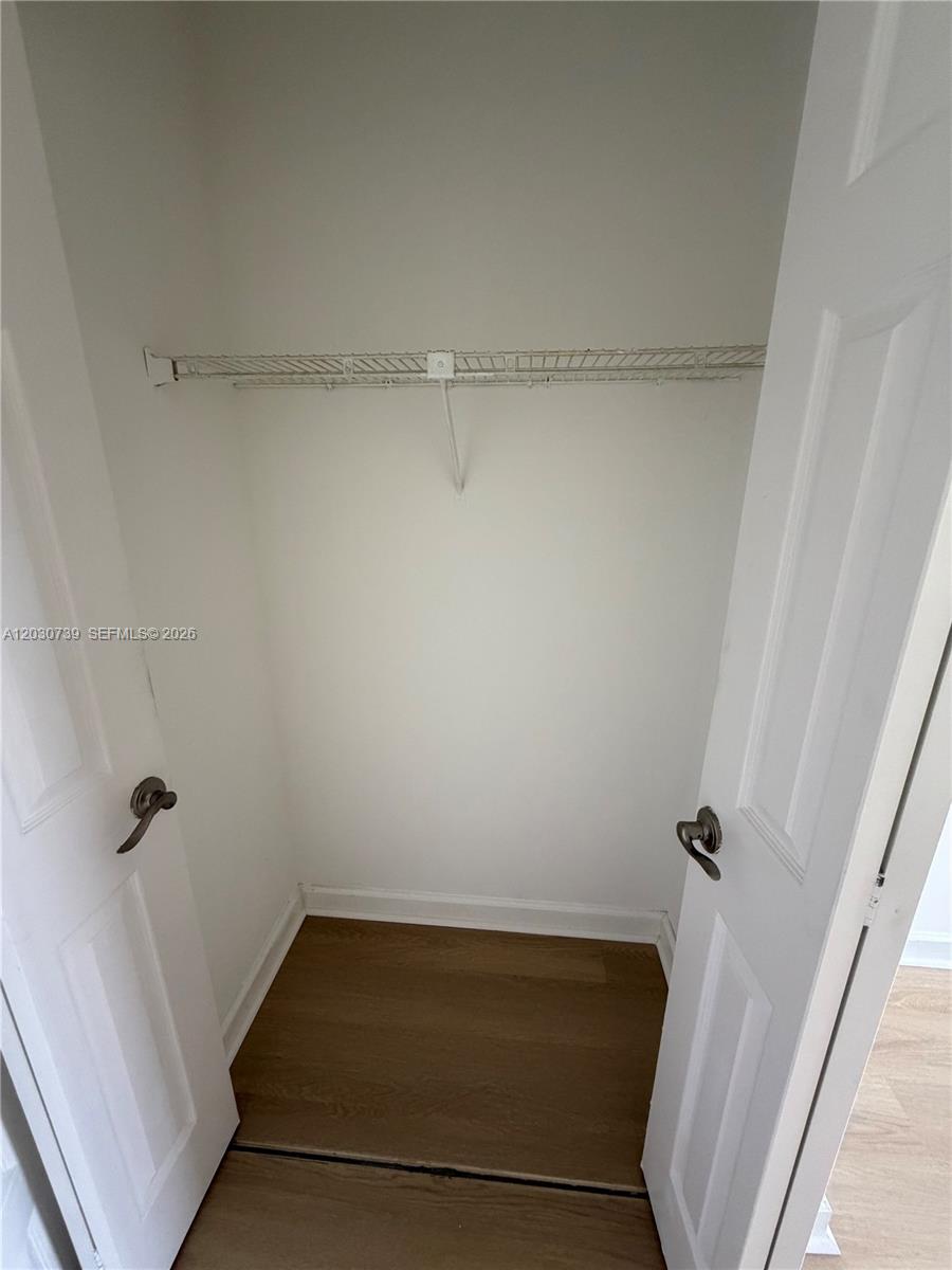 LAKESHORE AT UNIVERSITY P - Residential