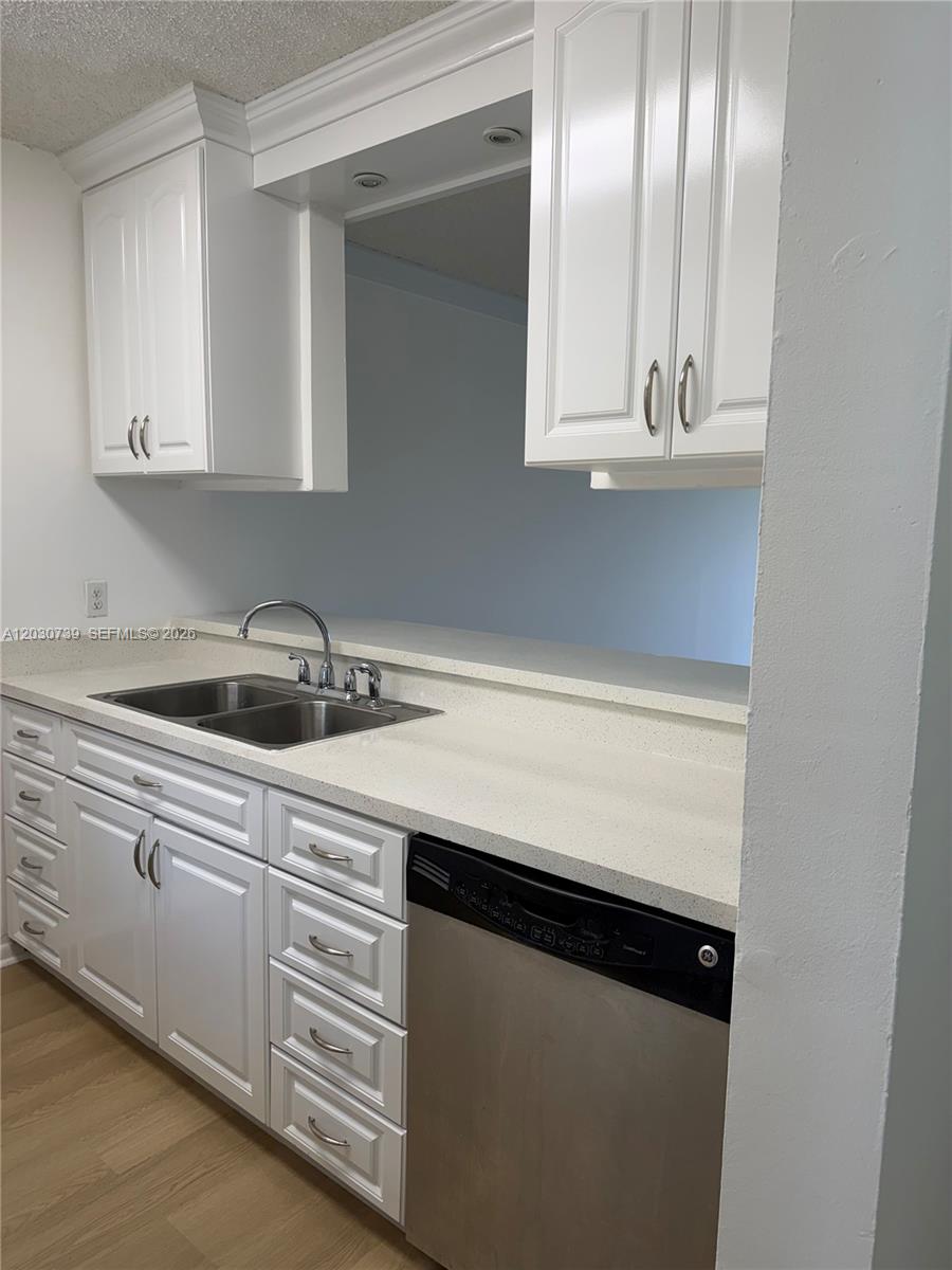 LAKESHORE AT UNIVERSITY P - Residential