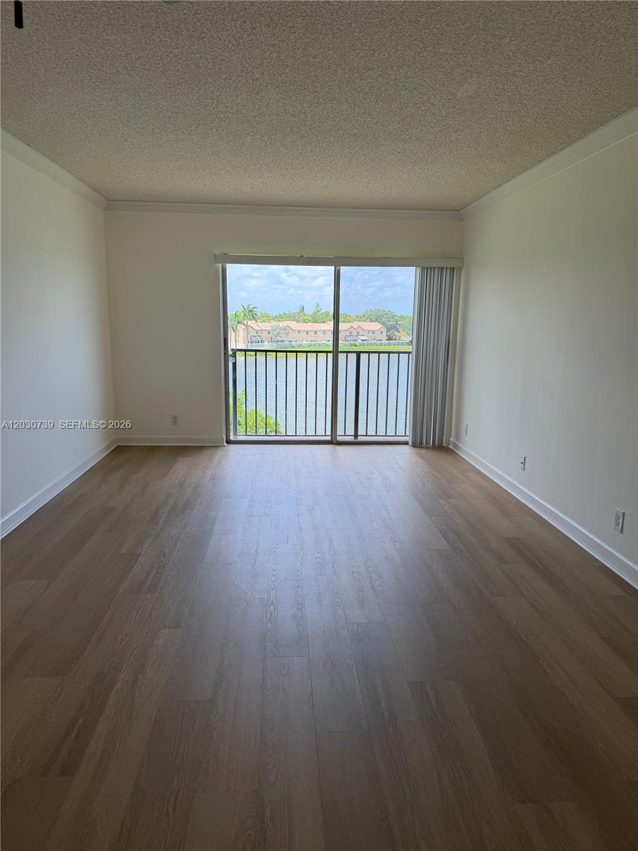 LAKESHORE AT UNIVERSITY P - Residential