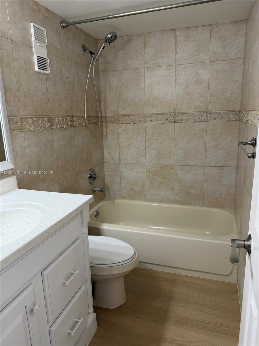 LAKESHORE AT UNIVERSITY P - Residential