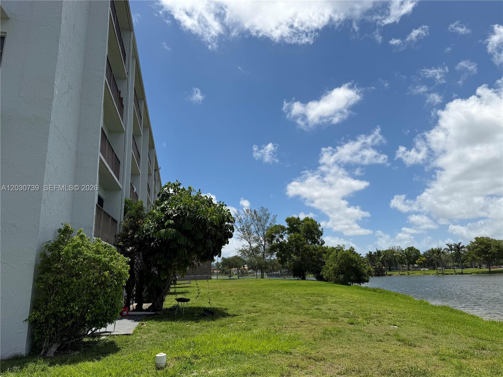 LAKESHORE AT UNIVERSITY P - Residential