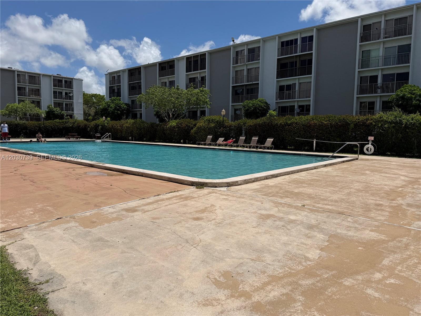 LAKESHORE AT UNIVERSITY P - Residential