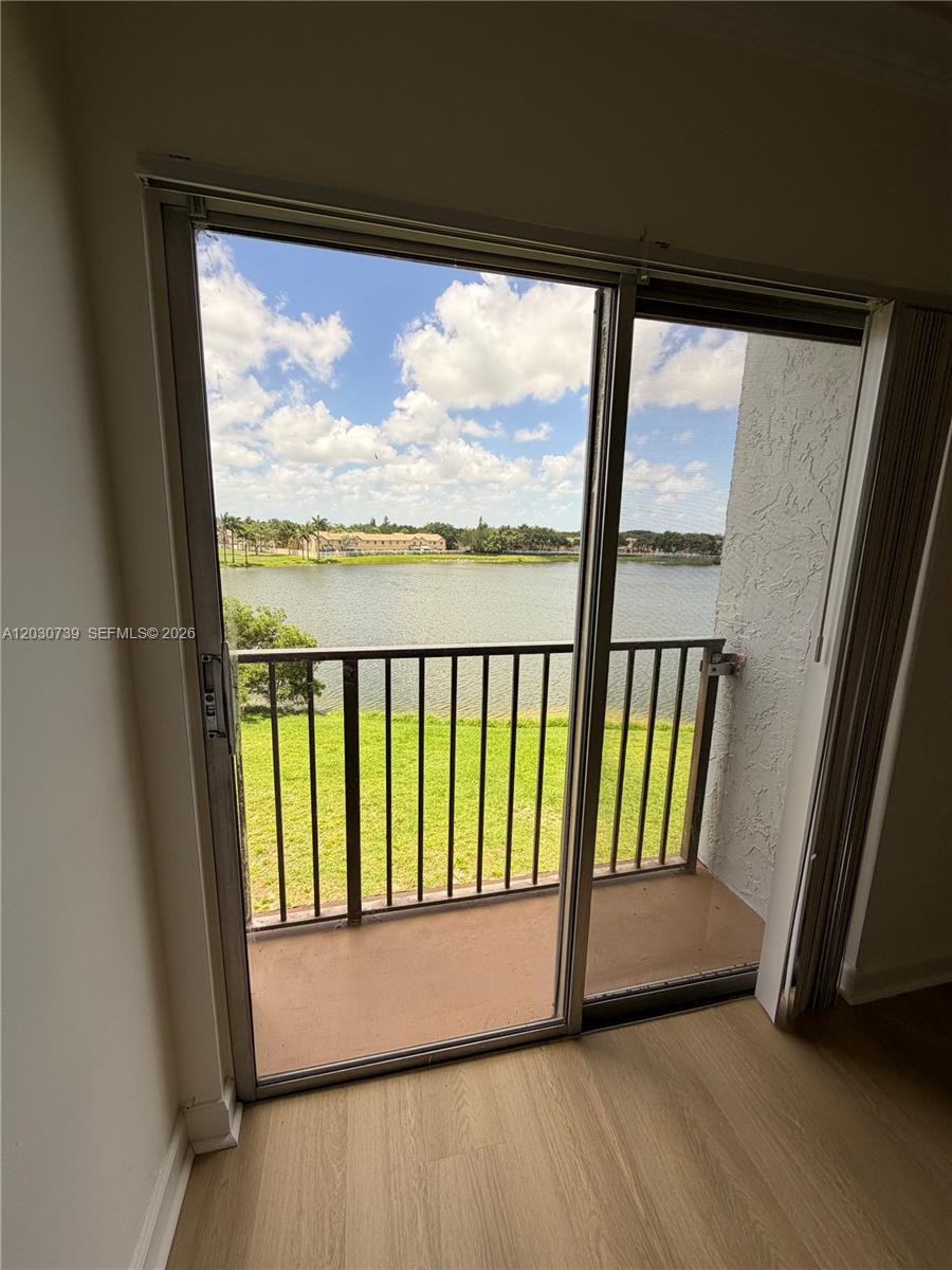 LAKESHORE AT UNIVERSITY P - Residential