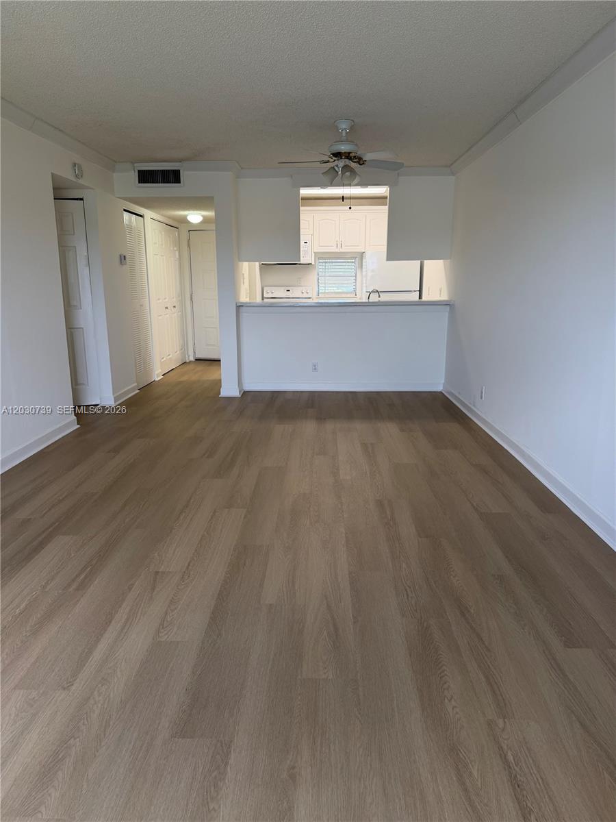 LAKESHORE AT UNIVERSITY P - Residential