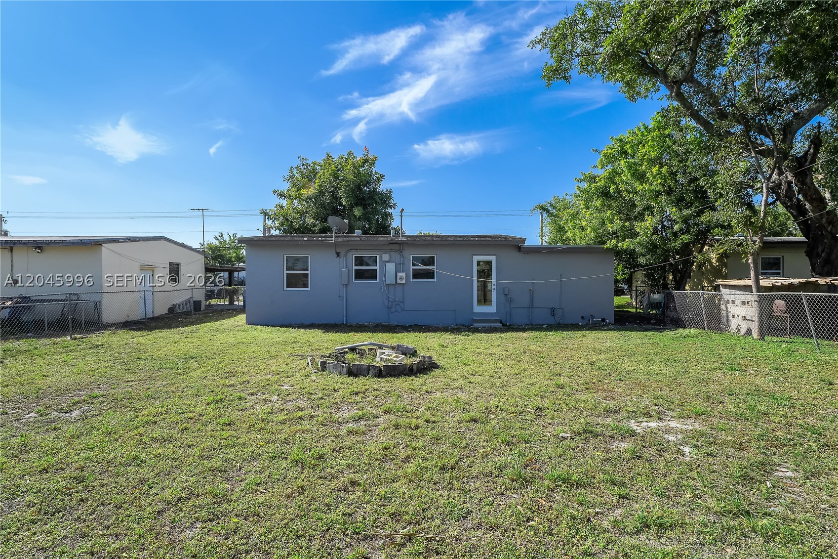 LAUDERDALE MANORS ADD - Residential