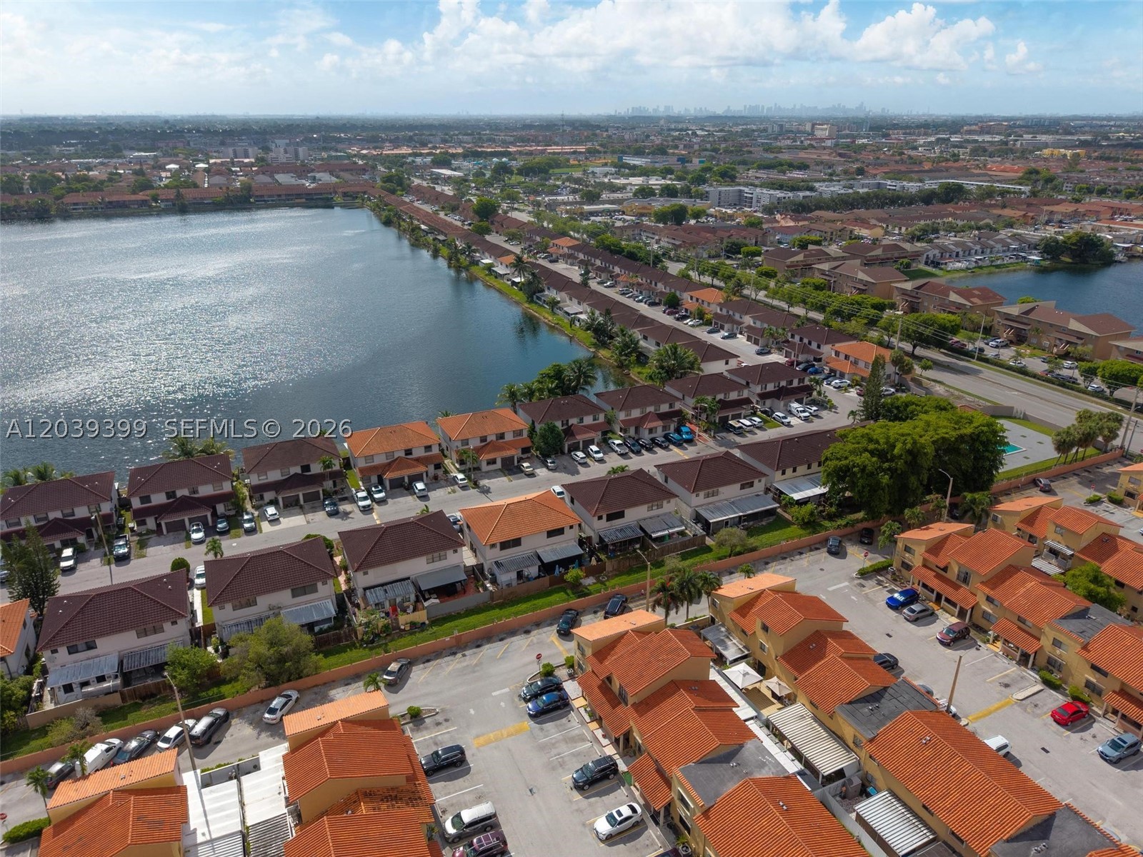 RESIDENCIAL EL PRADO COND - Residential