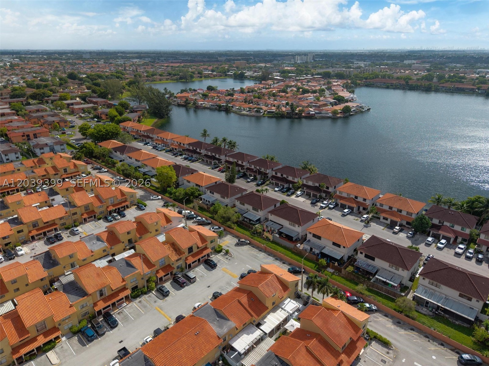 RESIDENCIAL EL PRADO COND - Residential