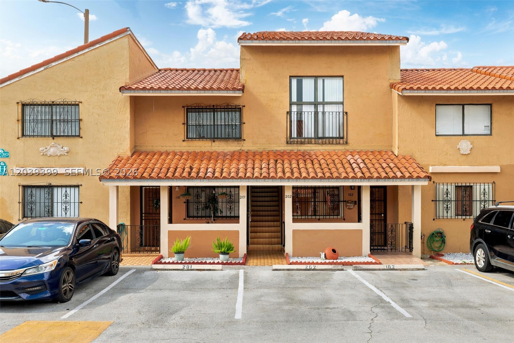 RESIDENCIAL EL PRADO COND - Residential