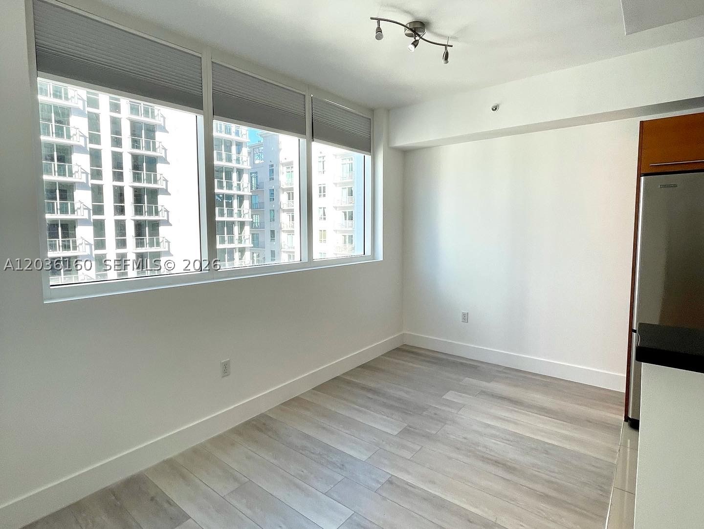 VIZCAYNE SOUTH CONDO - Residential