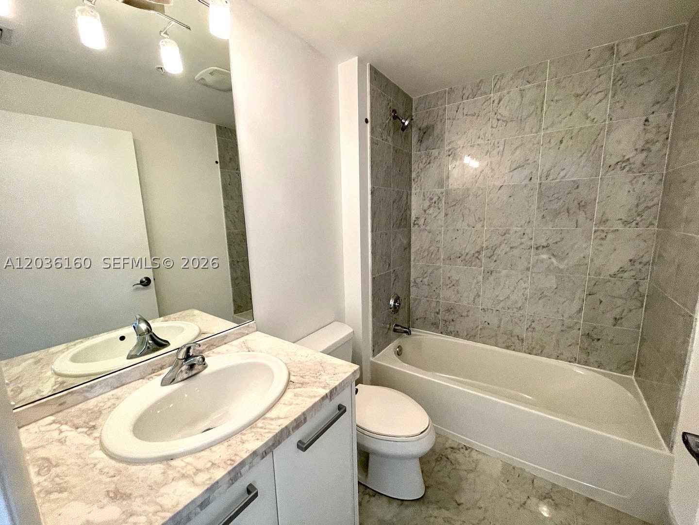 VIZCAYNE SOUTH CONDO - Residential