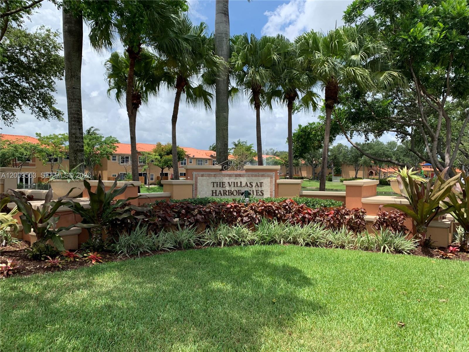 VILLAS AT HARBOR ISLES CO - Residential