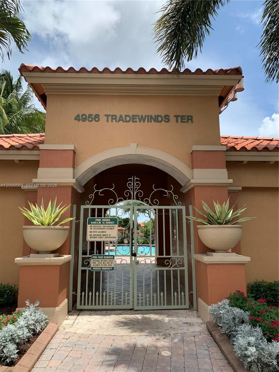 VILLAS AT HARBOR ISLES CO - Residential