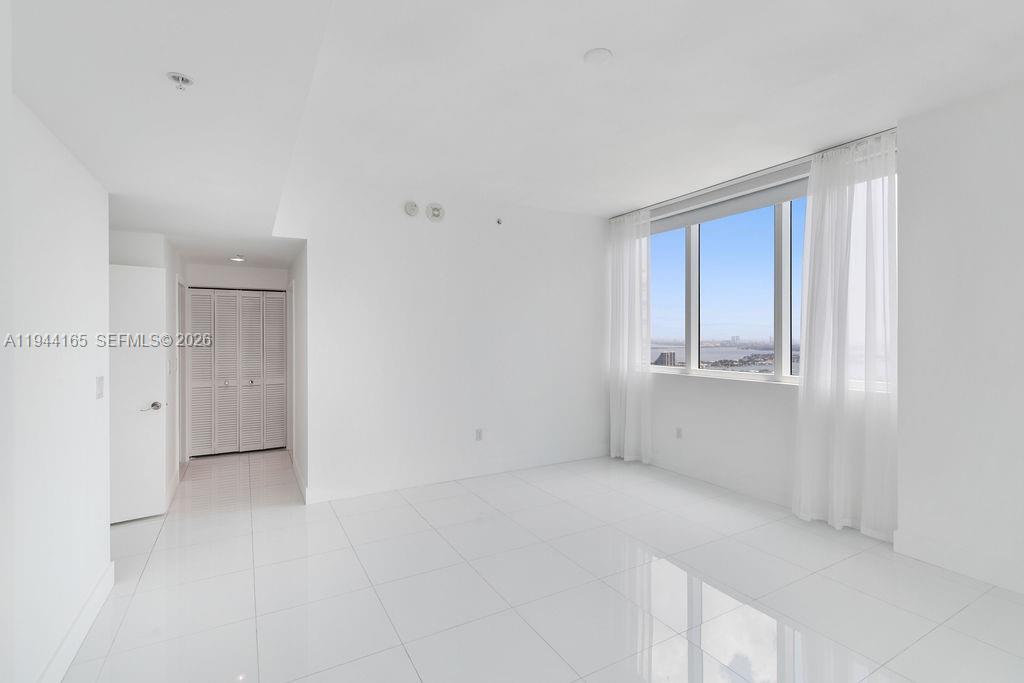 VIZCAYNE SOUTH CONDO - Residential