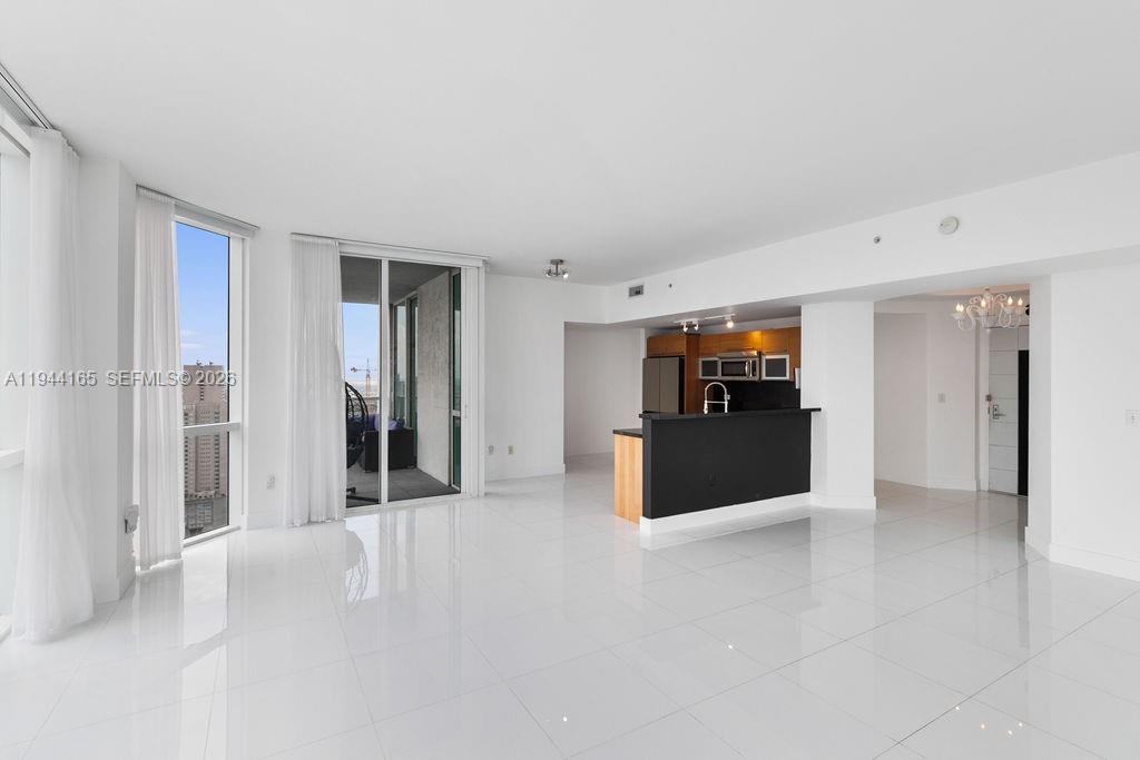 VIZCAYNE SOUTH CONDO - Residential