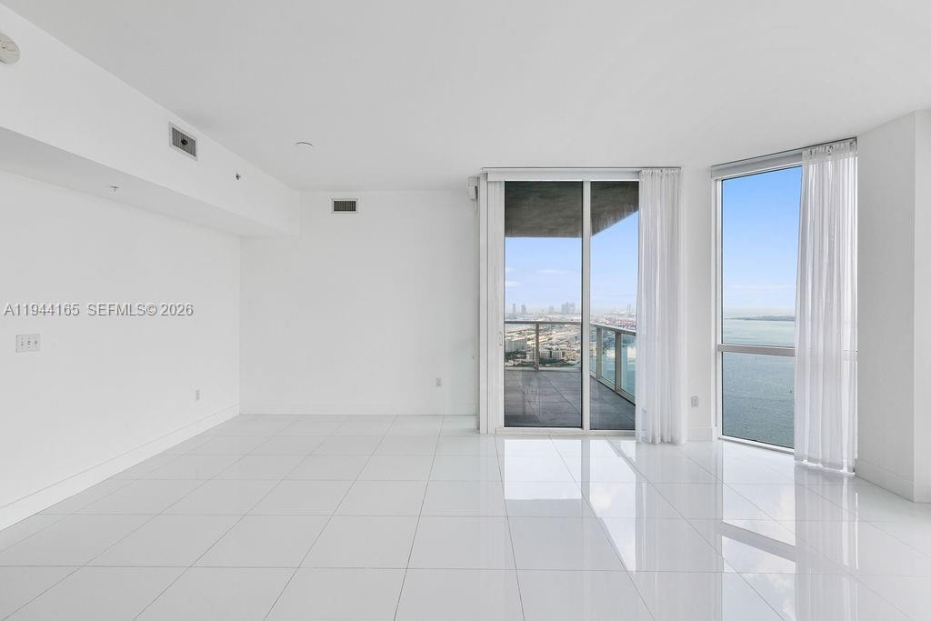 VIZCAYNE SOUTH CONDO - Residential