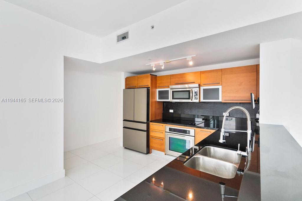 VIZCAYNE SOUTH CONDO - Residential
