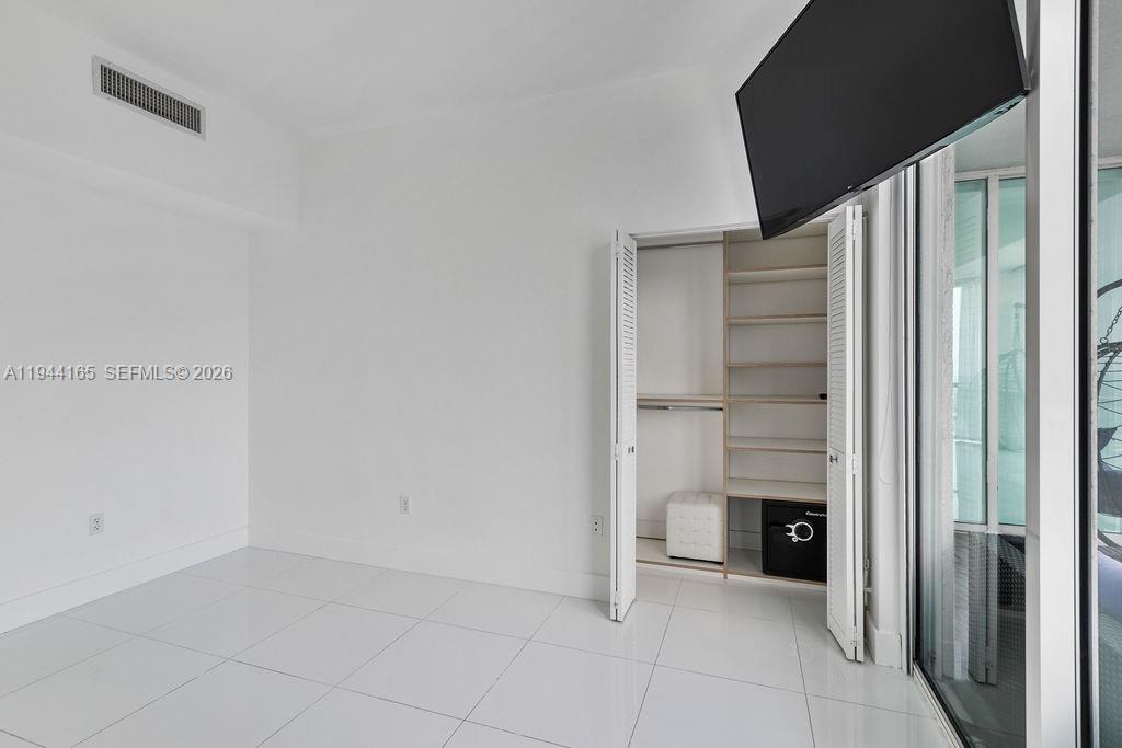 VIZCAYNE SOUTH CONDO - Residential