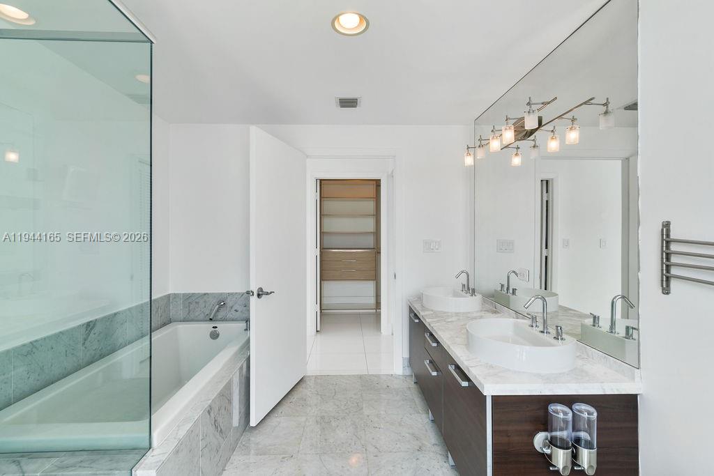 VIZCAYNE SOUTH CONDO - Residential