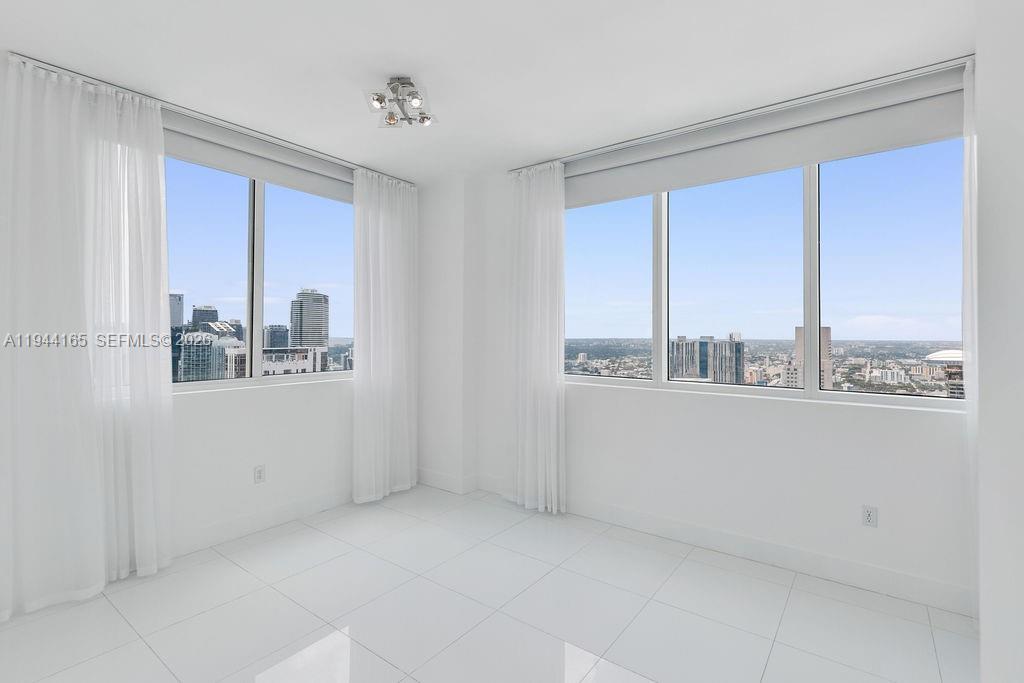 VIZCAYNE SOUTH CONDO - Residential
