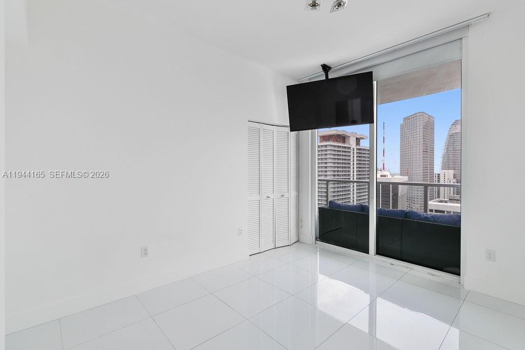 VIZCAYNE SOUTH CONDO - Residential