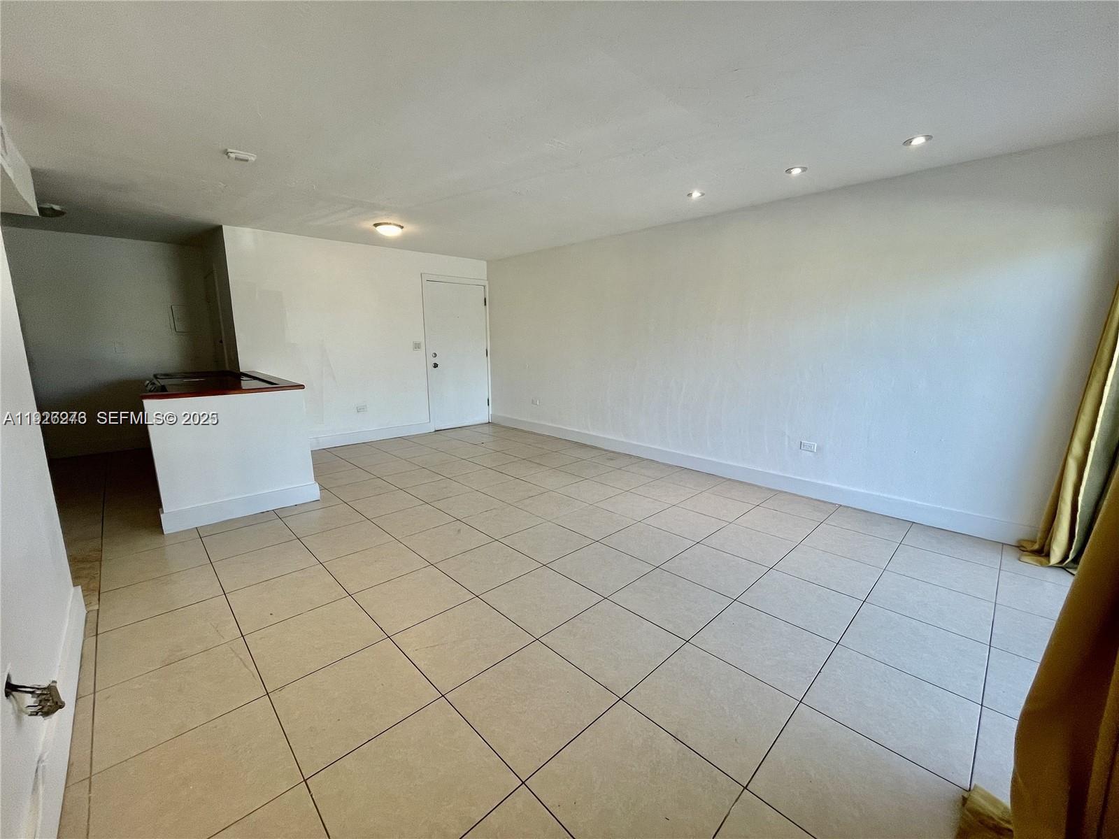 SUNSET PALMS WEST CONDO - Residential