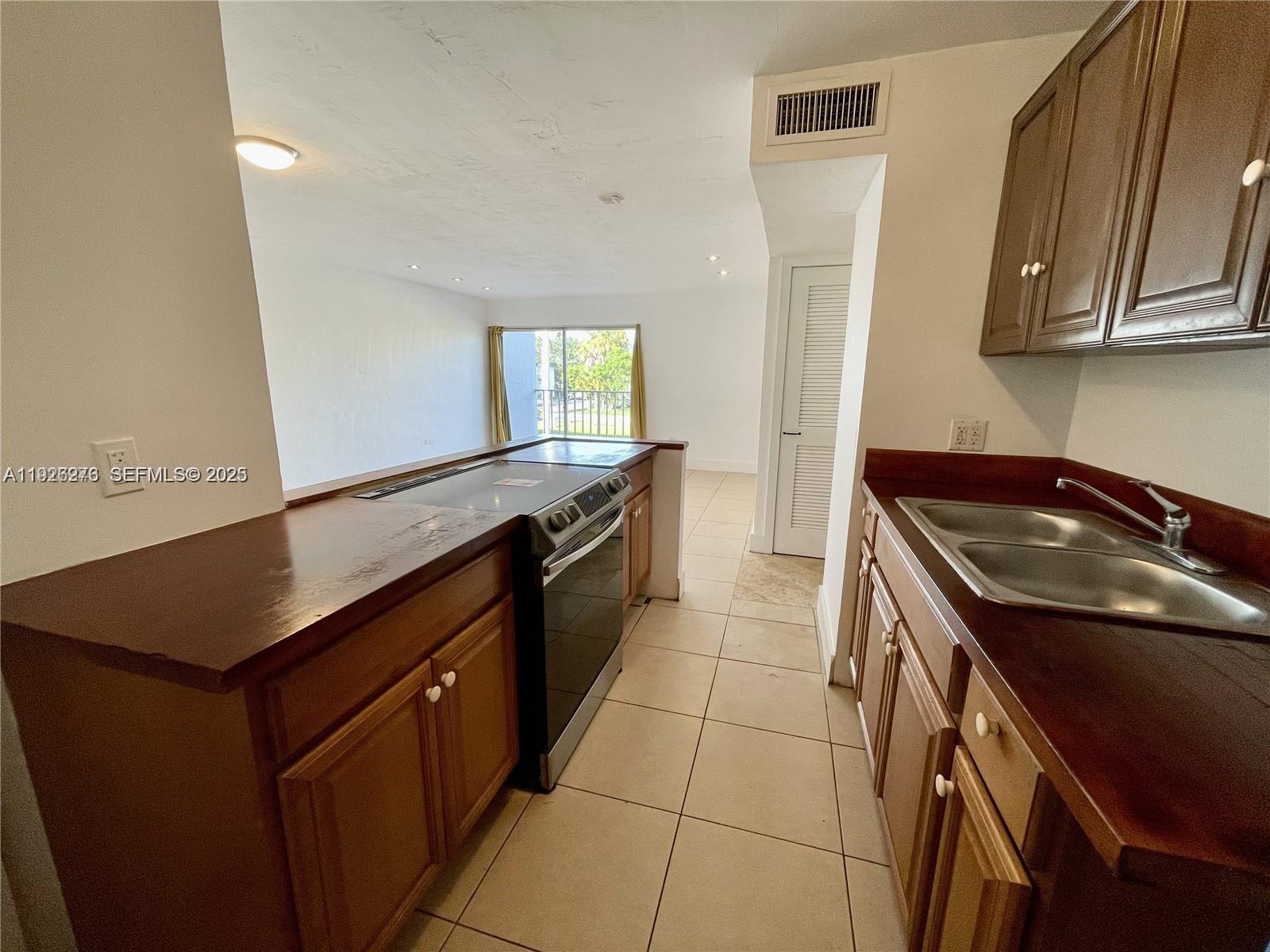 SUNSET PALMS WEST CONDO - Residential