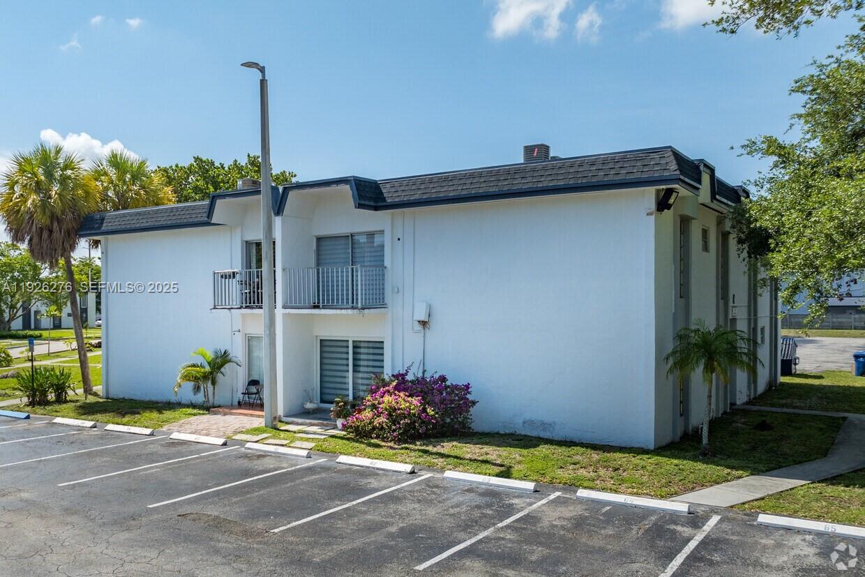 SUNSET PALMS WEST CONDO - Residential
