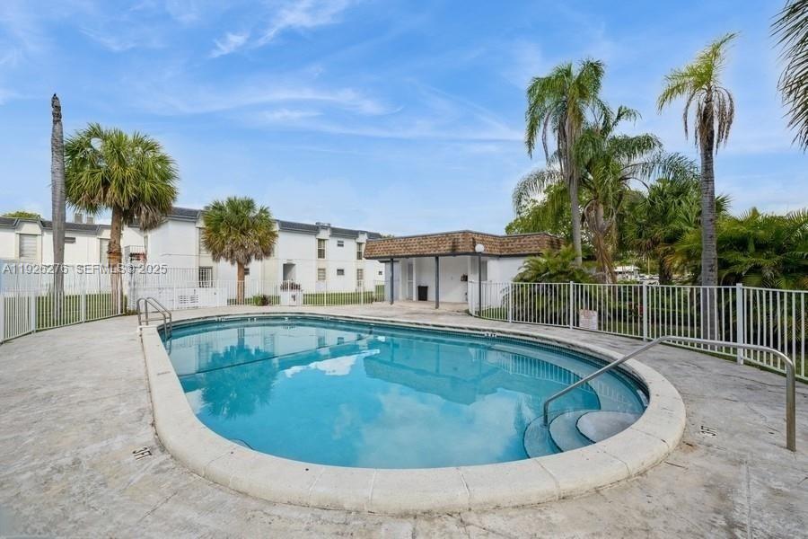 SUNSET PALMS WEST CONDO - Residential
