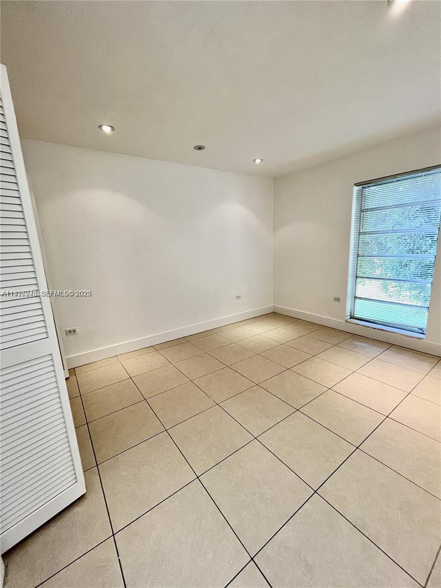 SUNSET PALMS WEST CONDO - Residential