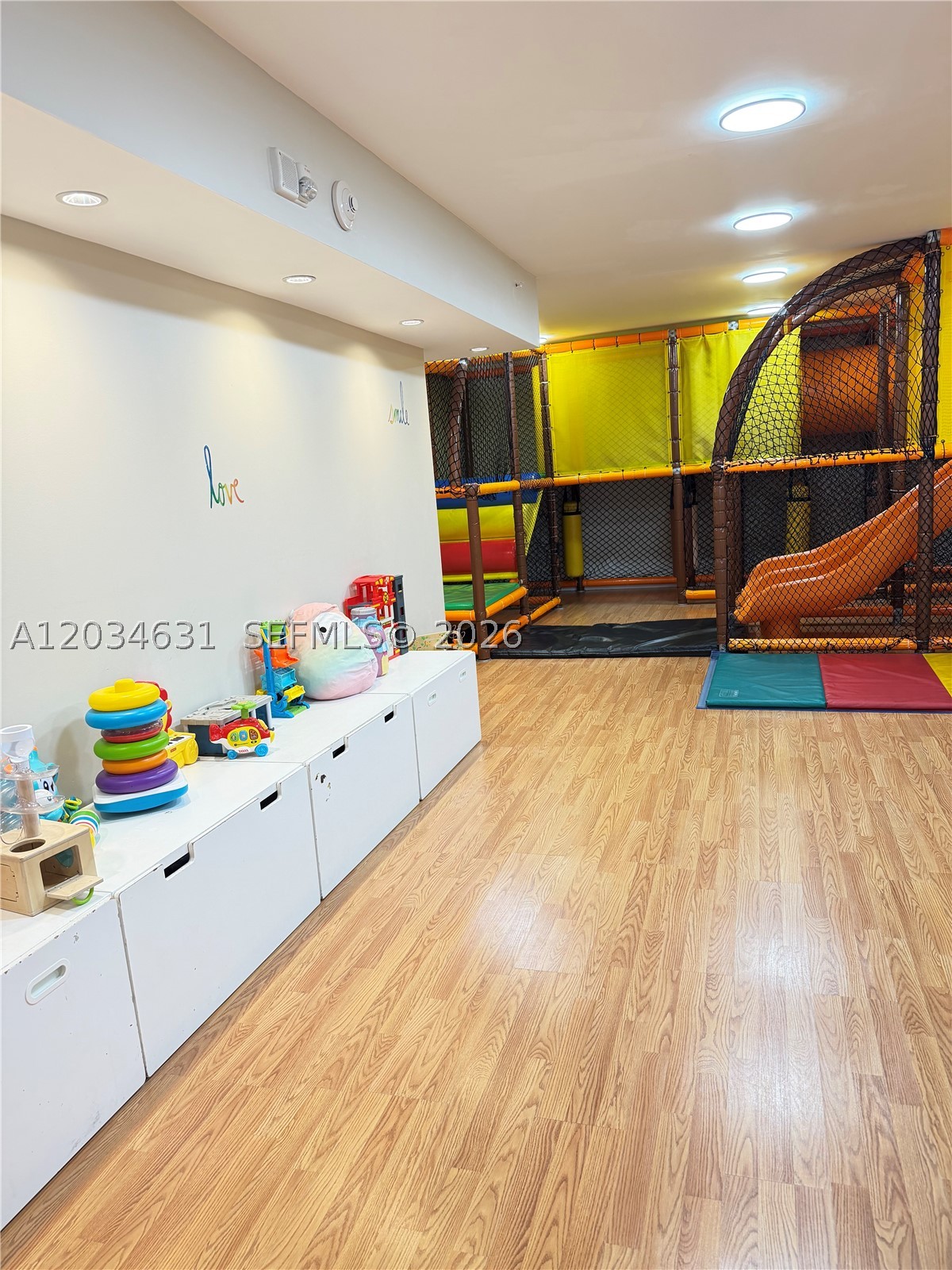 BRICKELL PLACE PHASE II C - Residential Lease