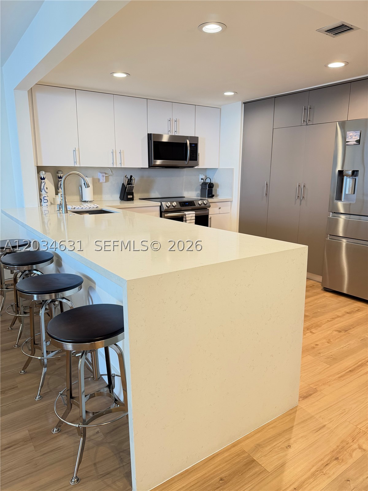 BRICKELL PLACE PHASE II C - Residential Lease
