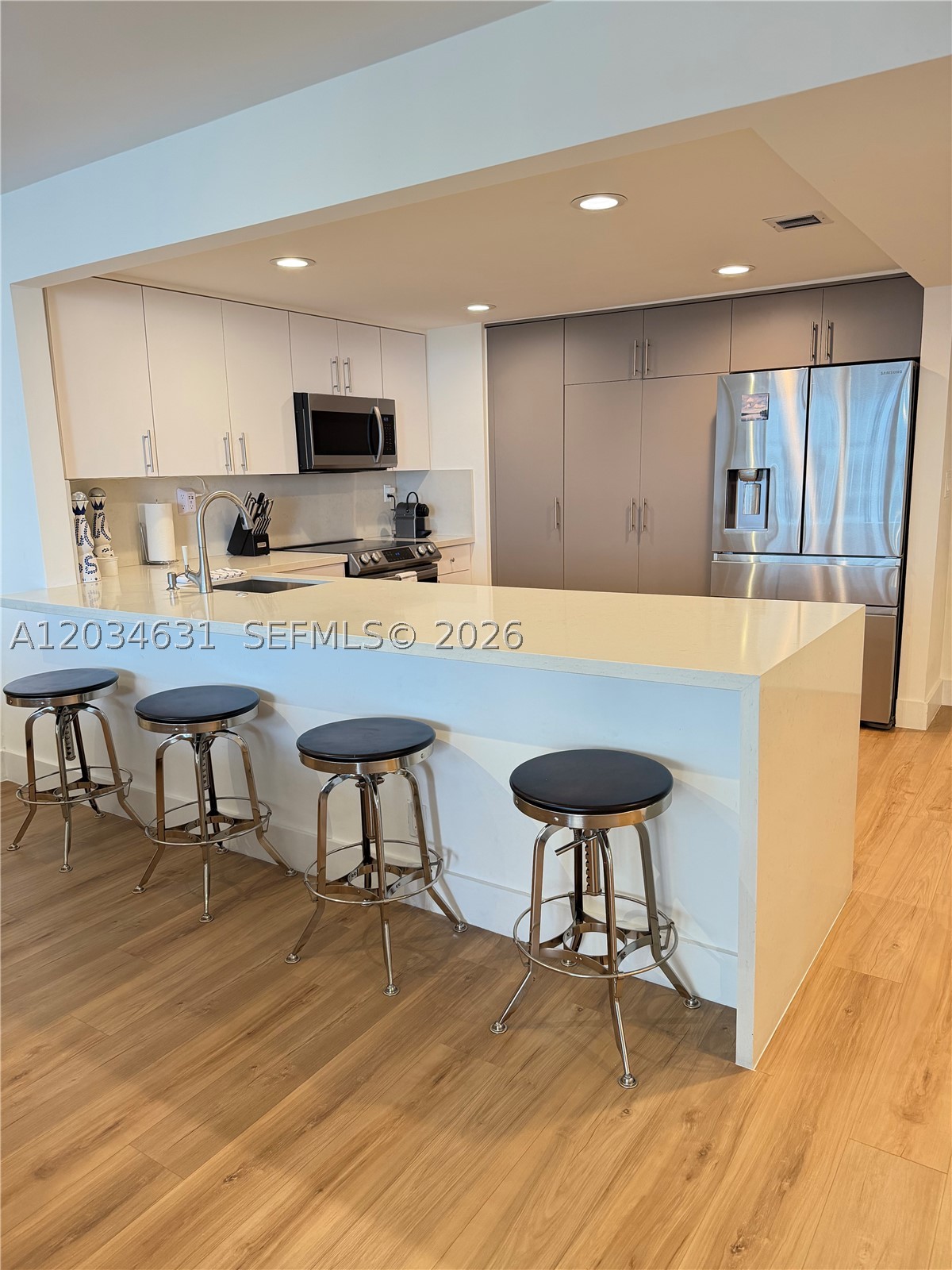BRICKELL PLACE PHASE II C - Residential Lease