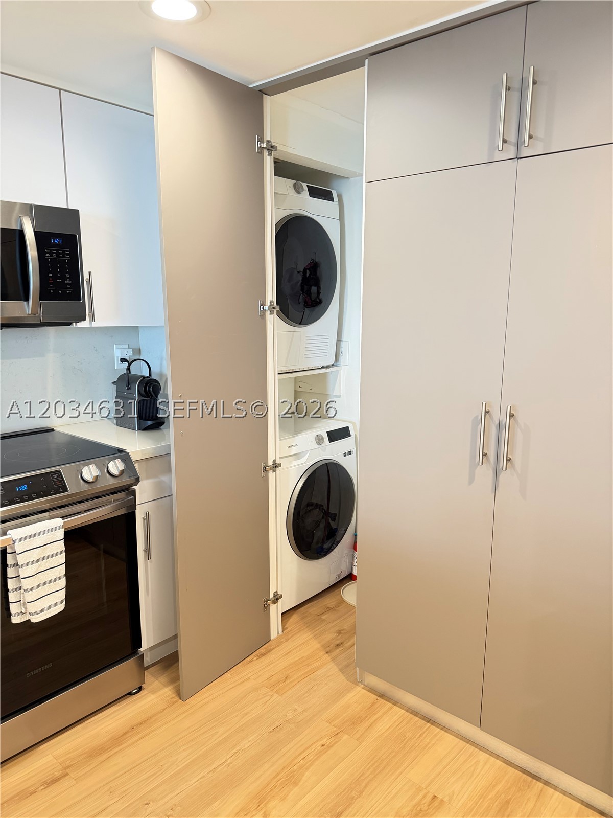 BRICKELL PLACE PHASE II C - Residential Lease