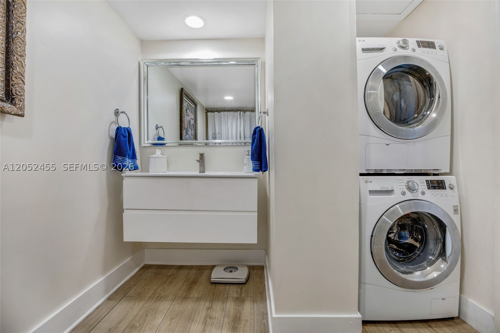 5600 CONDO - Residential Lease