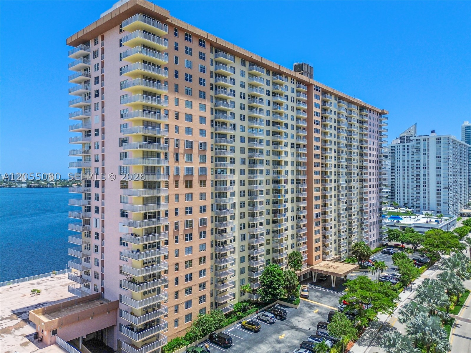 WINSTON TOWERS 200 CONDO - Residential