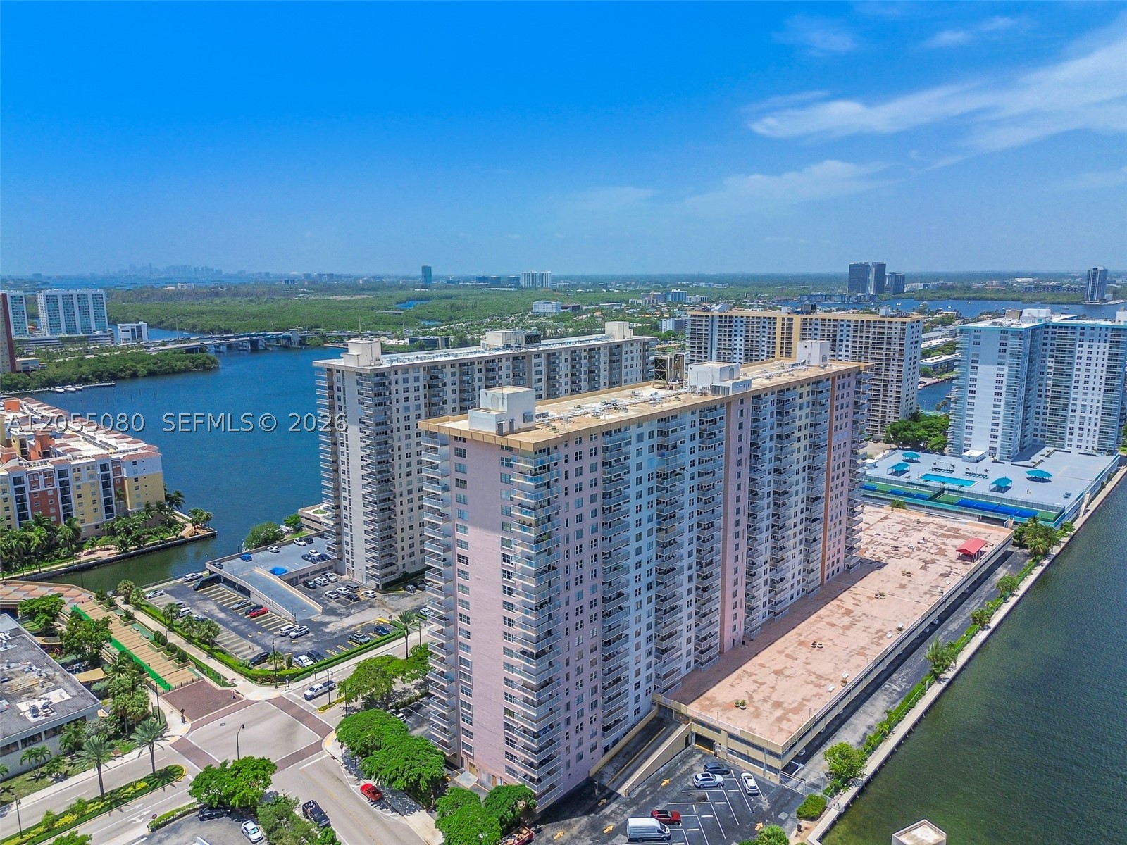 WINSTON TOWERS 200 CONDO - Residential