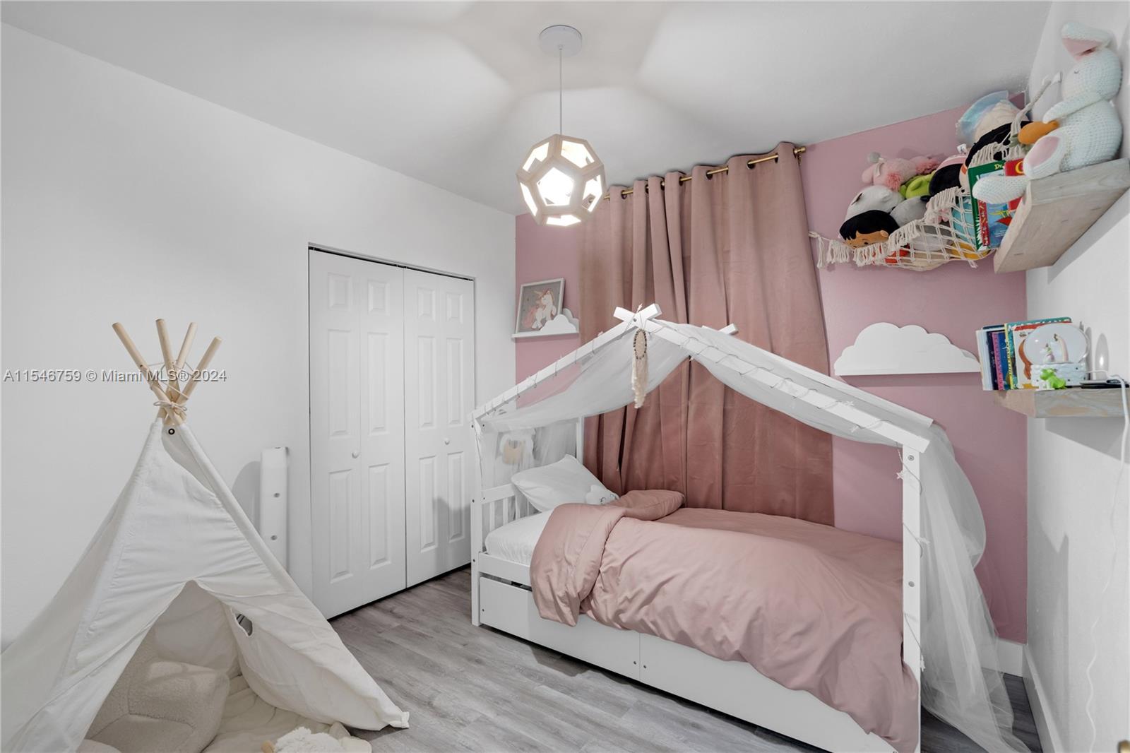 W MIAMI SHORES SEC B - Residential