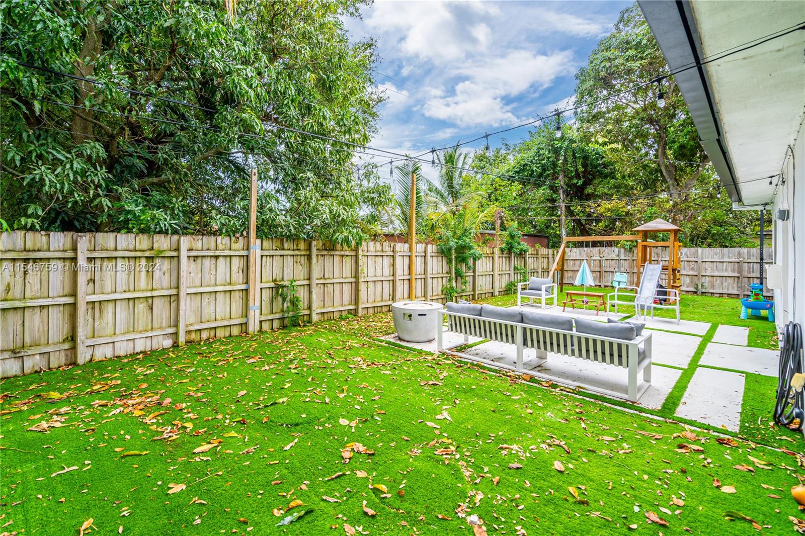 W MIAMI SHORES SEC B - Residential