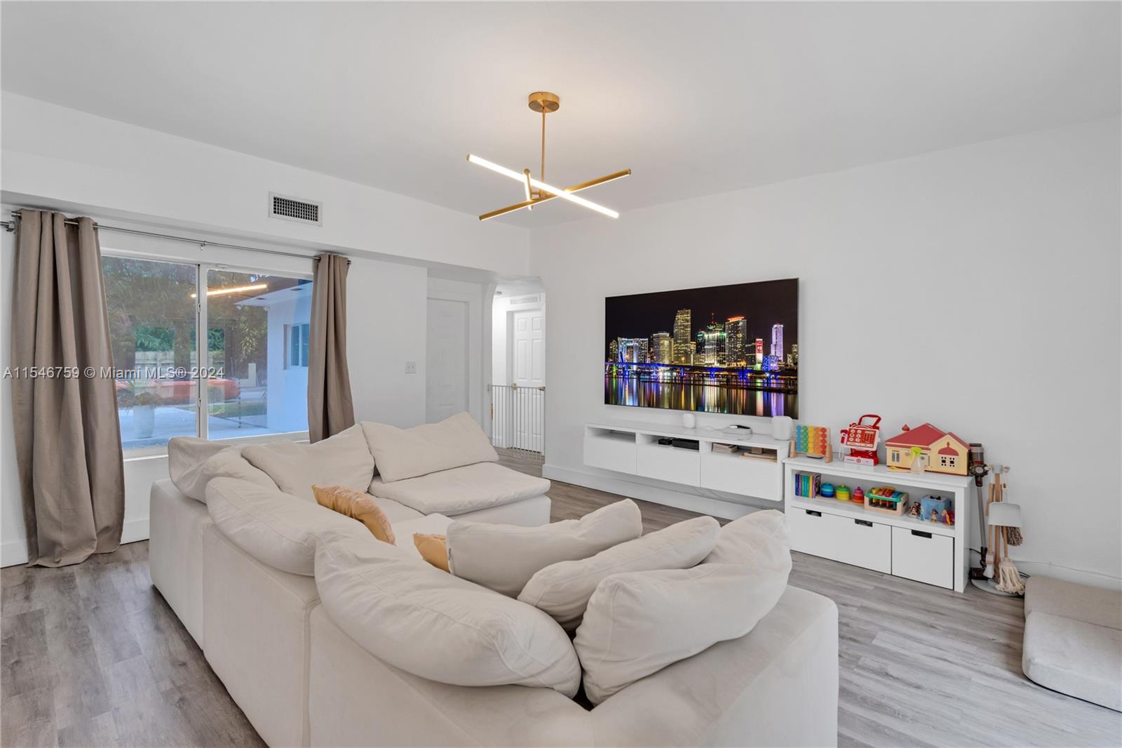 W MIAMI SHORES SEC B - Residential