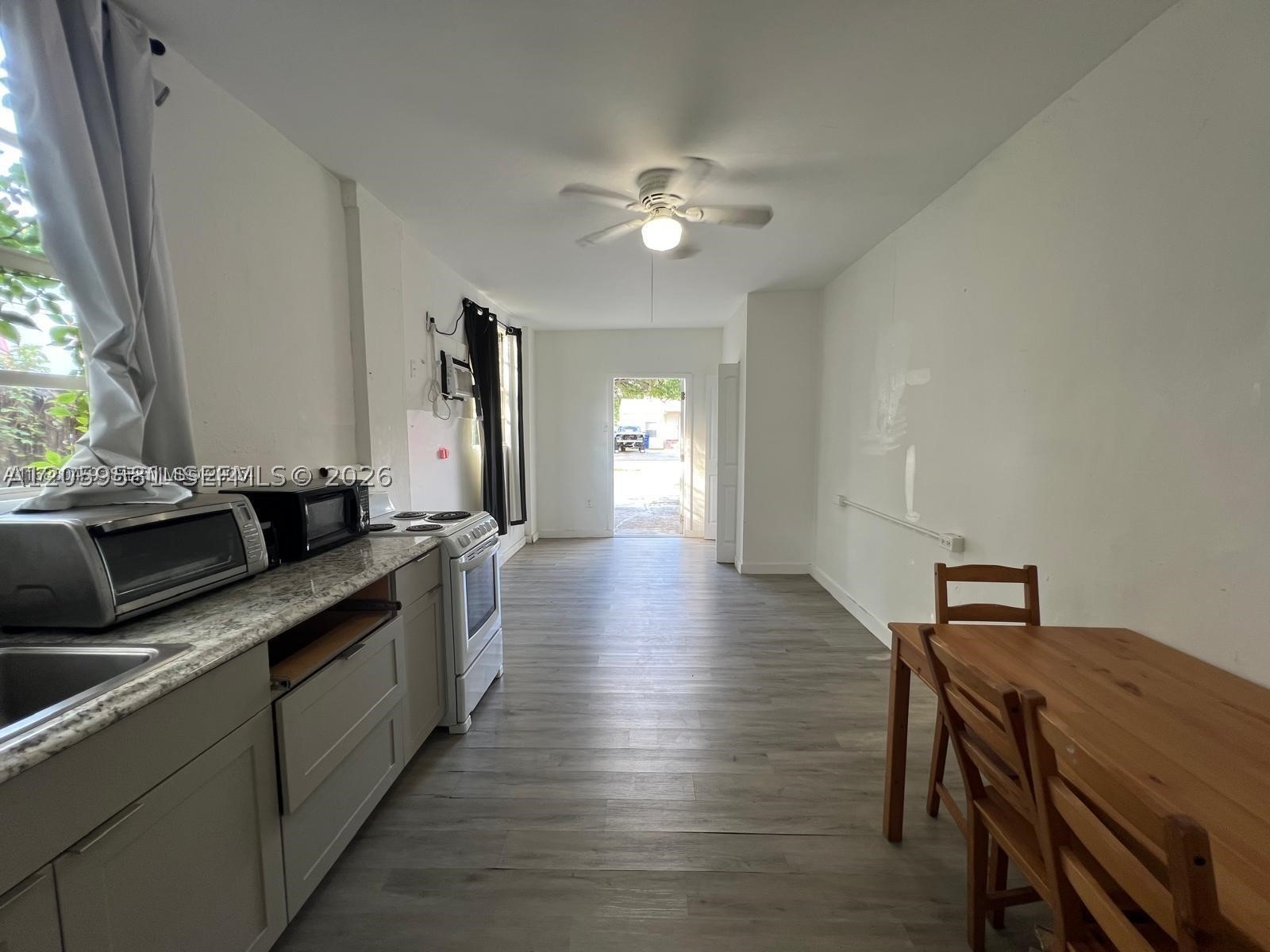 HOLLYWOOD TERR NO 2 - Residential