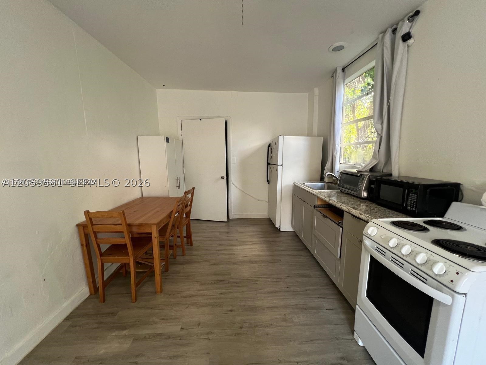 HOLLYWOOD TERR NO 2 - Residential