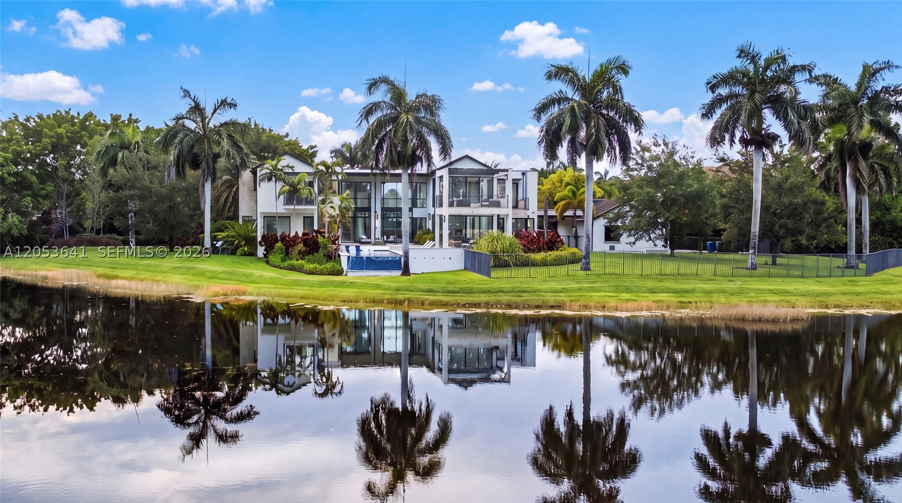 WINDMILL LAKE ESTATES - Residential