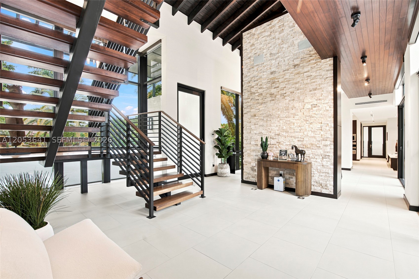 WINDMILL LAKE ESTATES - Residential