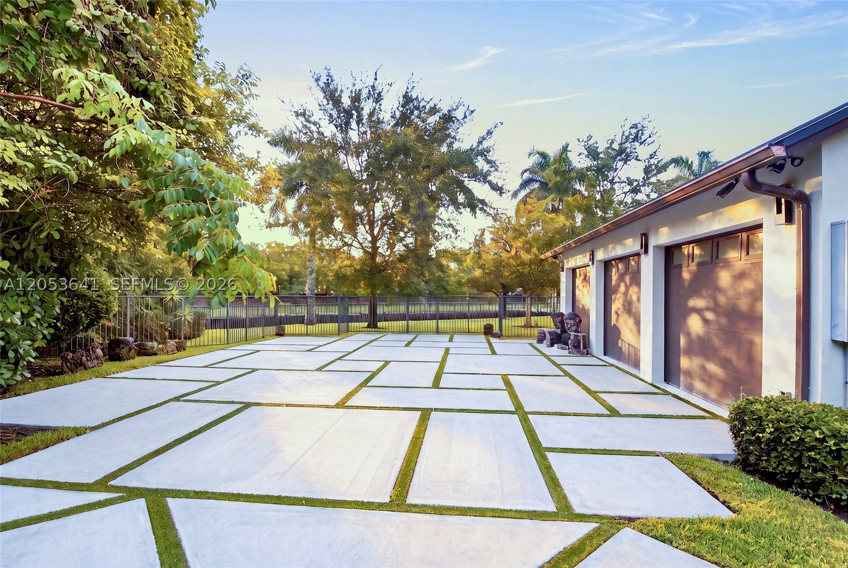 WINDMILL LAKE ESTATES - Residential