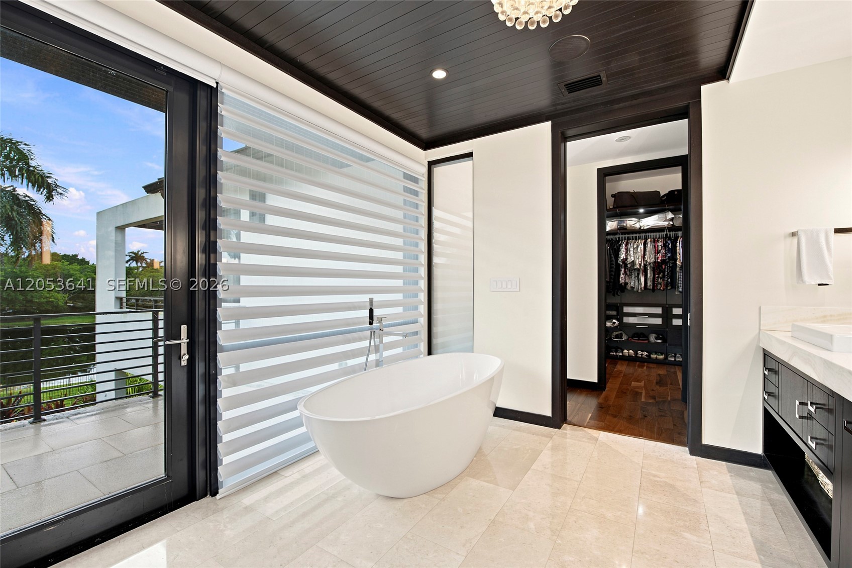 WINDMILL LAKE ESTATES - Residential