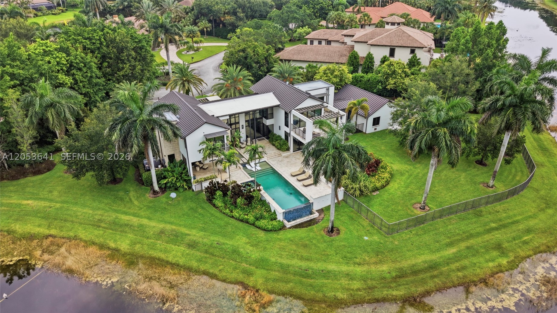 WINDMILL LAKE ESTATES - Residential