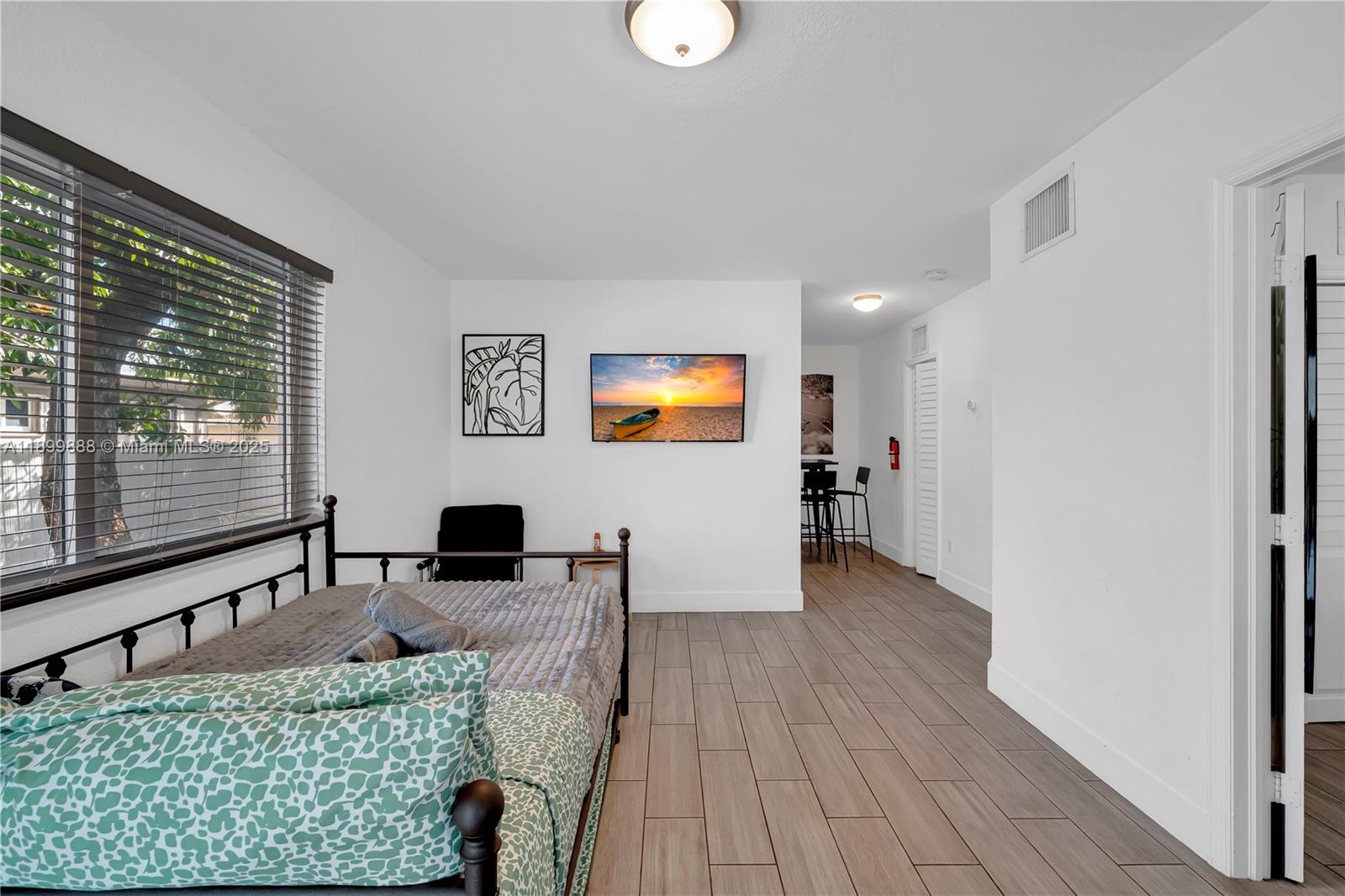 NORTHERN BLVD TR - Residential Income