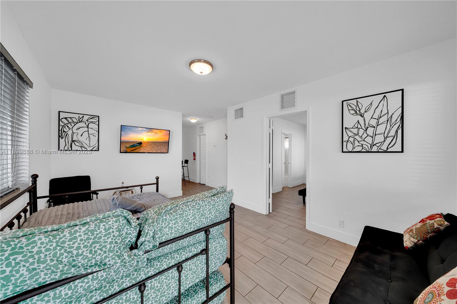 NORTHERN BLVD TR - Residential Income