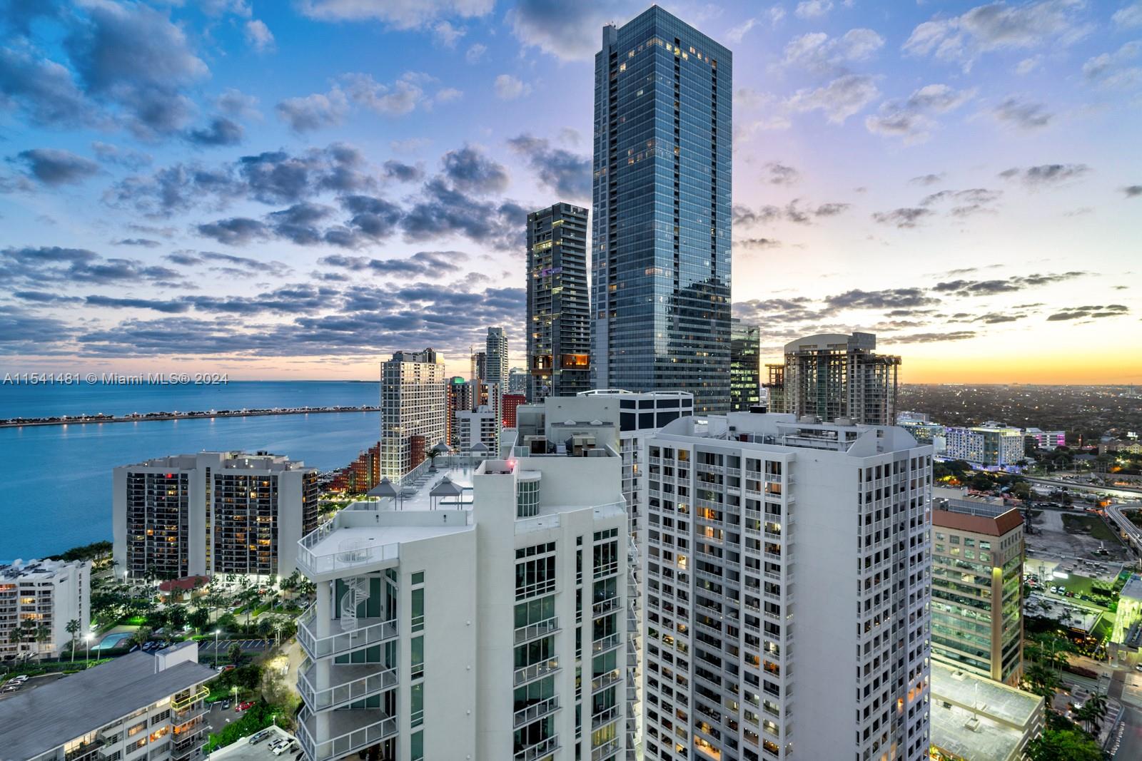 JADE RESIDENCES BRICKELL - Residential