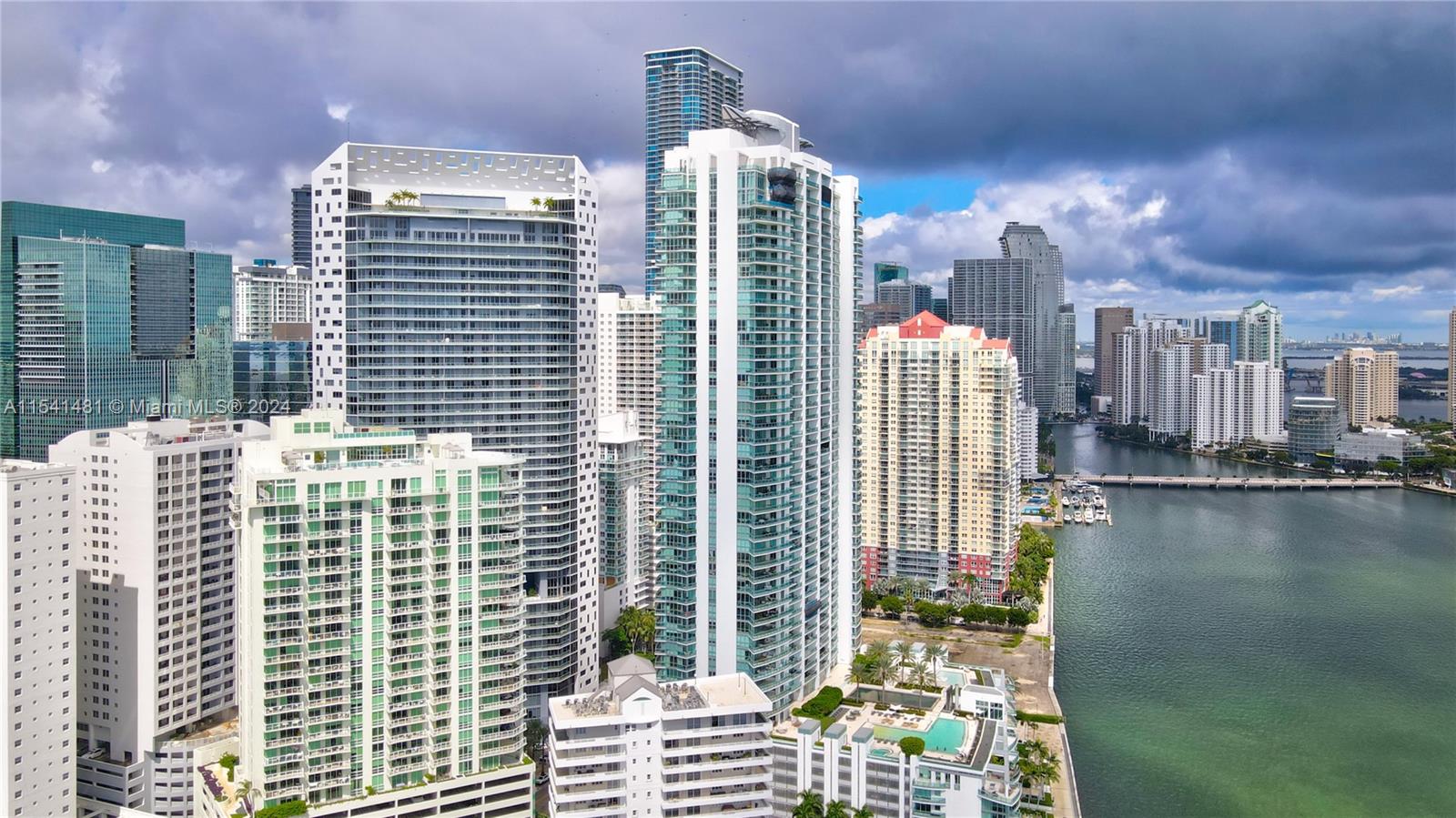 JADE RESIDENCES BRICKELL - Residential